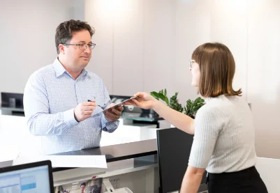 Contact Dr Julia Crawford